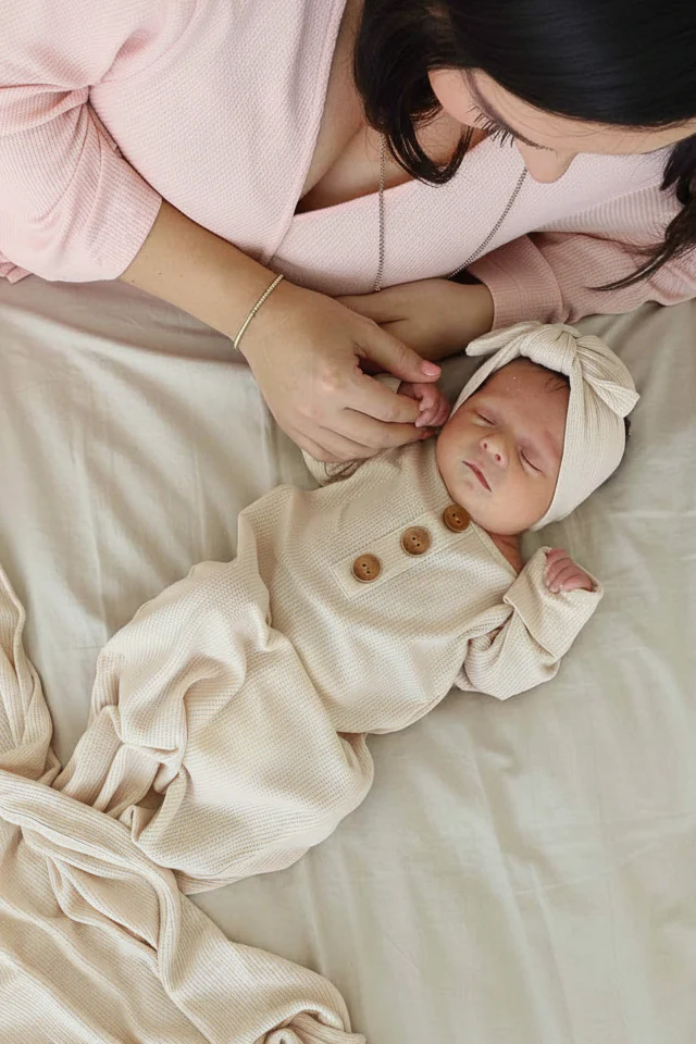 Oatmeal Bamboo Waffle Newborn Baby Knot Gown & Hat Set - Image 4