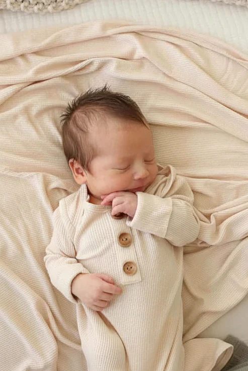 Oatmeal Bamboo Waffle Newborn Baby Knot Gown & Hat Set - Image 5